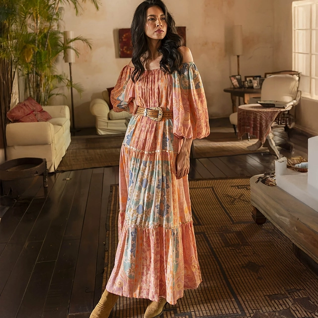 ROBES FLUIDES ET IMPRIMÉS ARTISTIQUES